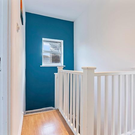 Вилла Impeccable 4-Bed House In Brixton Лондон Экстерьер фото