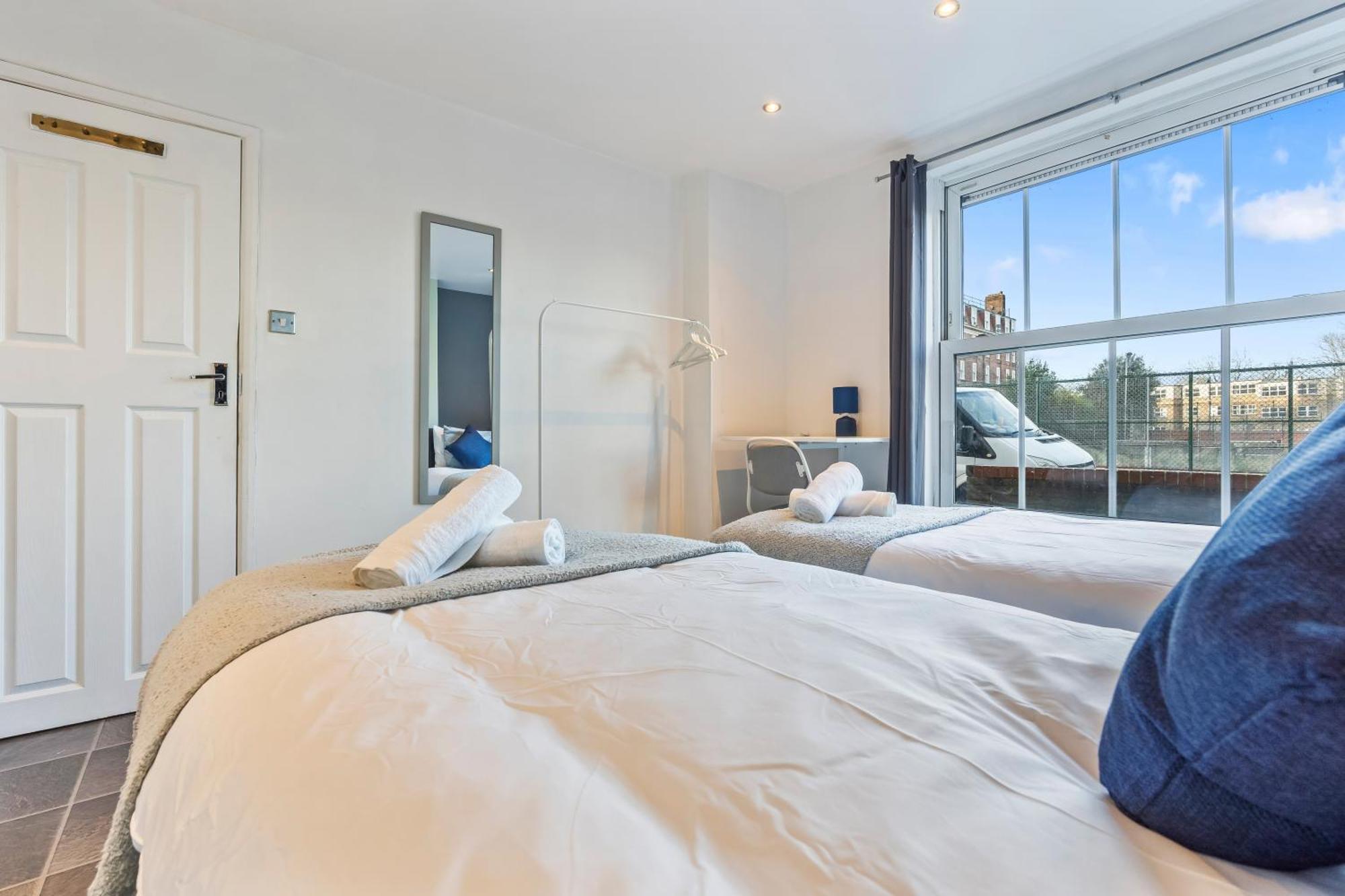Вилла Impeccable 4-Bed House In Brixton Лондон Экстерьер фото