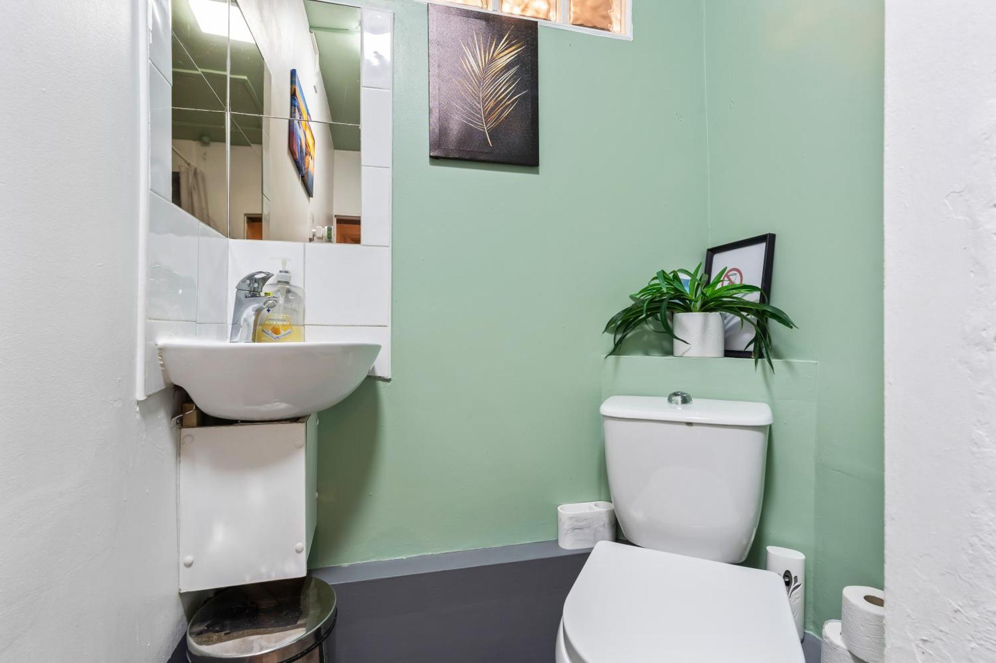Вилла Impeccable 4-Bed House In Brixton Лондон Экстерьер фото