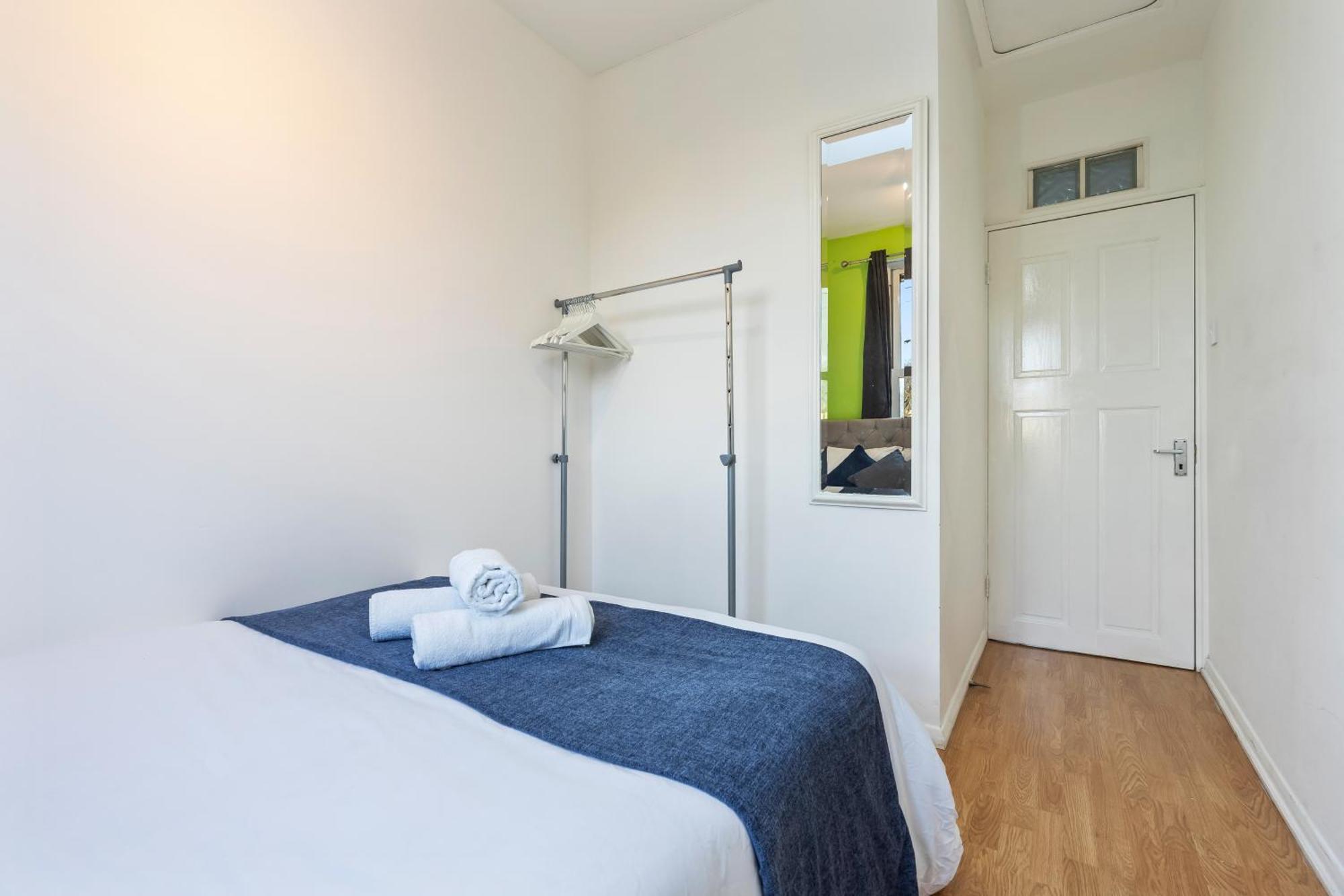 Вилла Impeccable 4-Bed House In Brixton Лондон Экстерьер фото