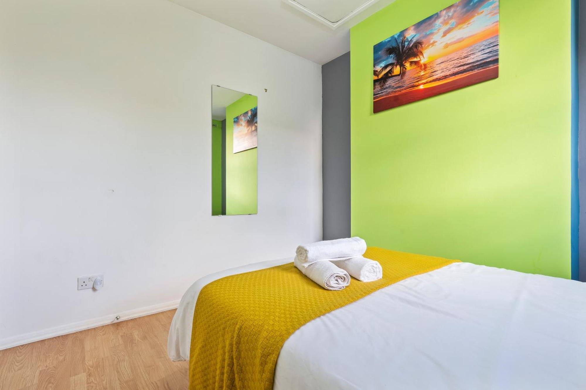 Вилла Impeccable 4-Bed House In Brixton Лондон Экстерьер фото