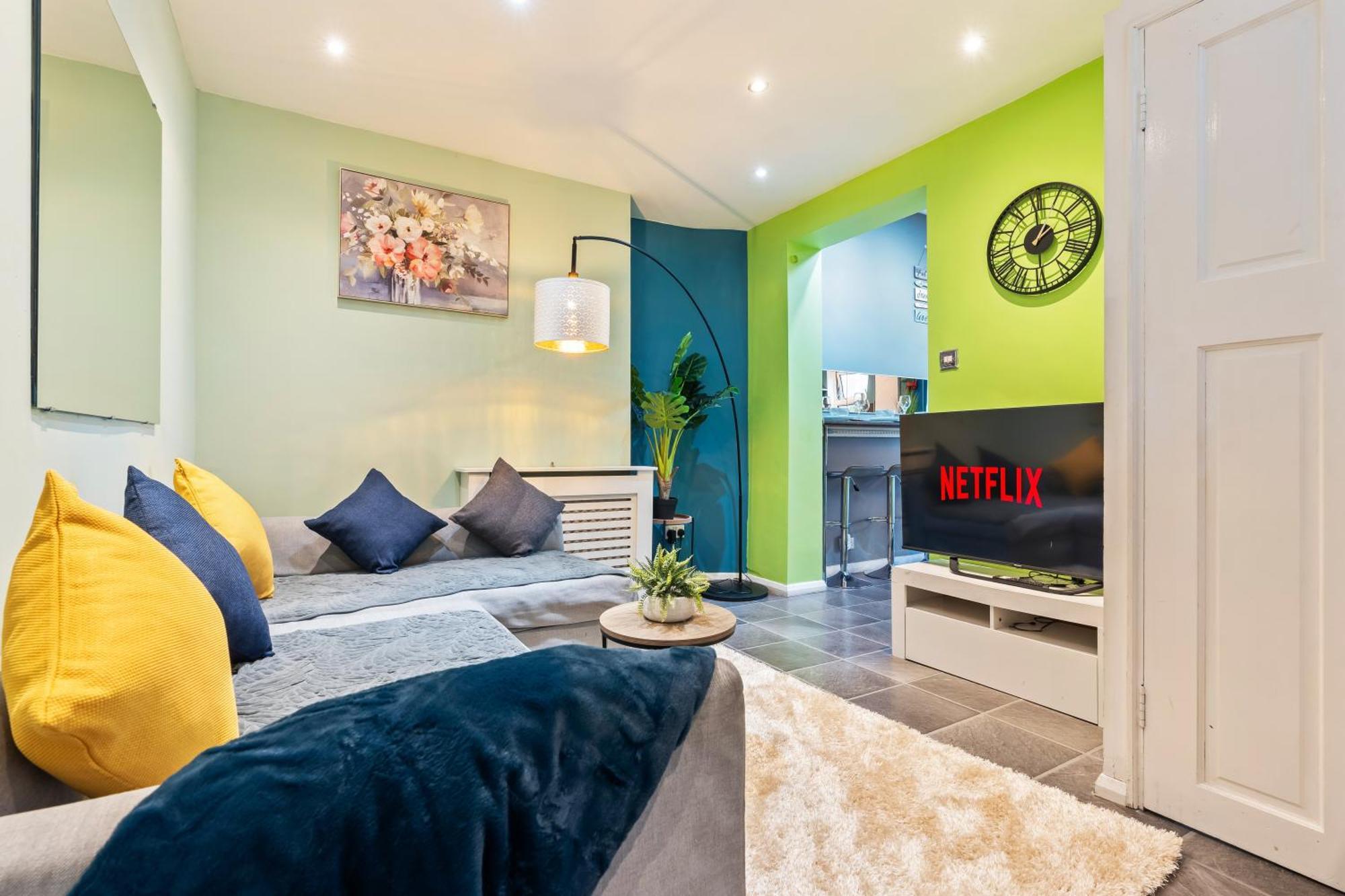 Вилла Impeccable 4-Bed House In Brixton Лондон Экстерьер фото