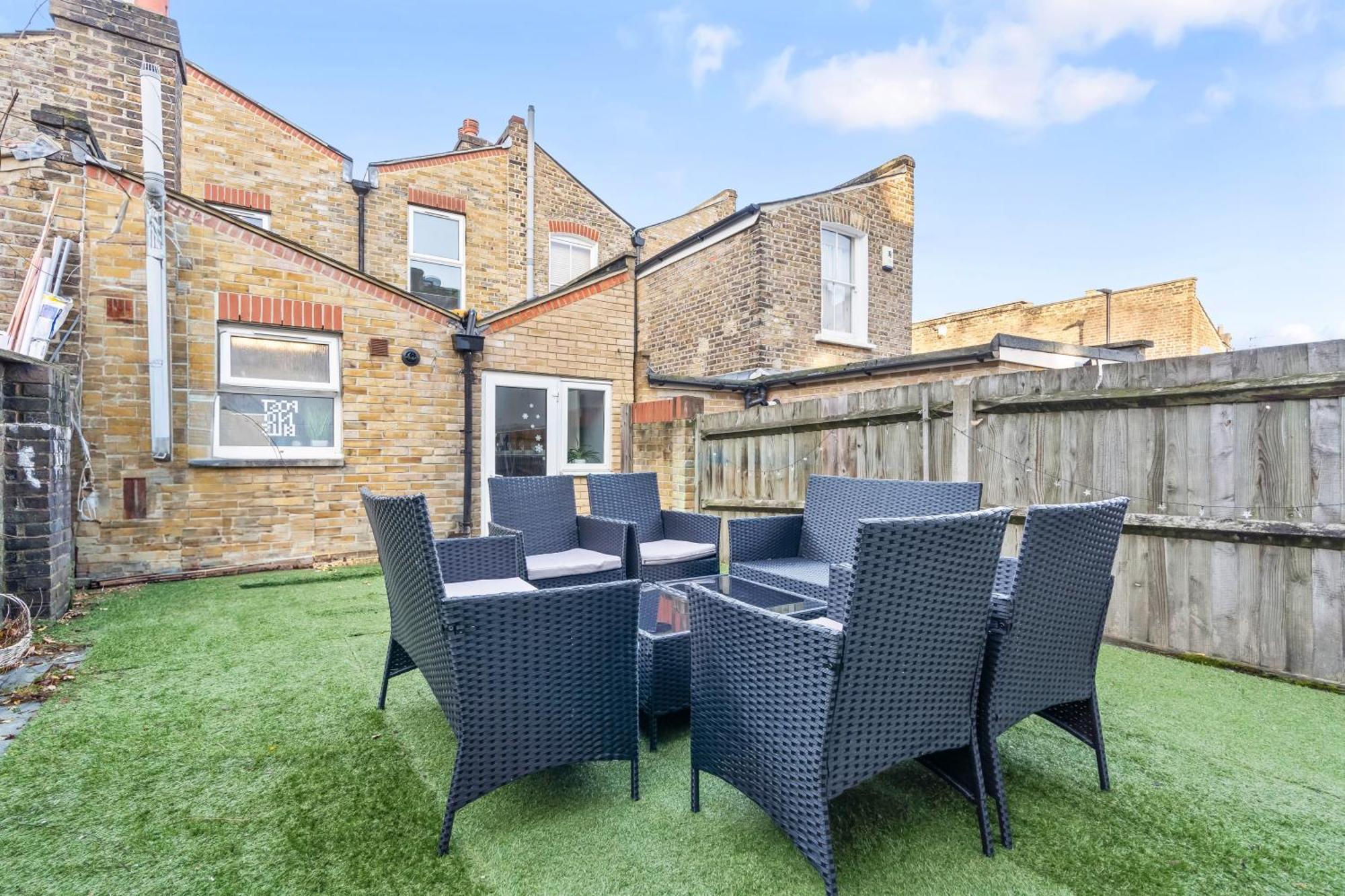 Вилла Impeccable 4-Bed House In Brixton Лондон Экстерьер фото